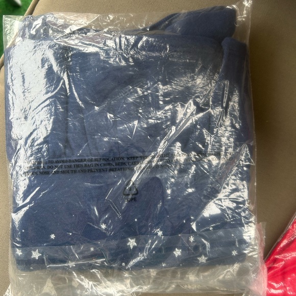 NWT bundle of 3 girls 5T clothes with two shirts and a pair of legging pants - Picture 8 of 9